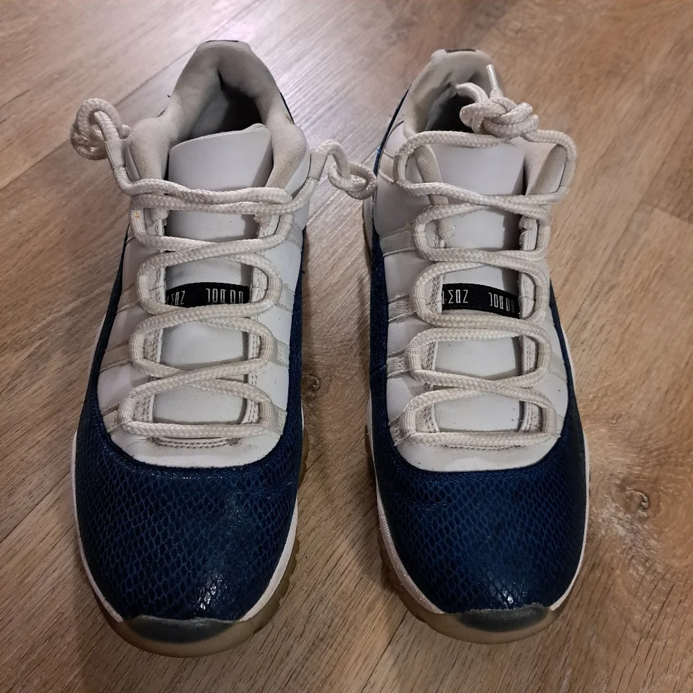 Jordan Navy and White Low-Top Sneakers Men's Size 11